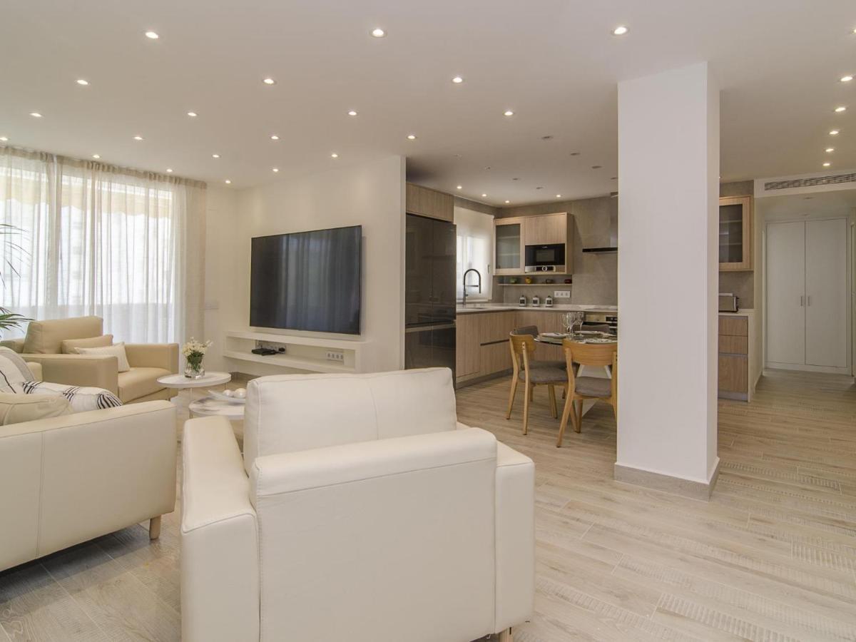 Sitges Spaces Oasis Suites- 4 Bedroom, 4 Ensuite Bathrooms, Terrace, Pool, Sitges Centre ภายนอก รูปภาพ