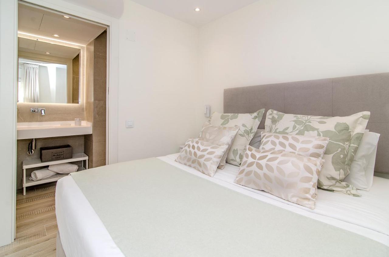Sitges Spaces Oasis Suites- 4 Bedroom, 4 Ensuite Bathrooms, Terrace, Pool, Sitges Centre ภายนอก รูปภาพ